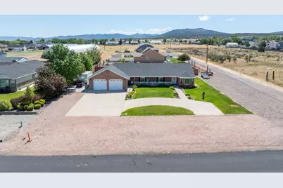 397 S Center St, Enterprise, UT 84725 - Photo 2