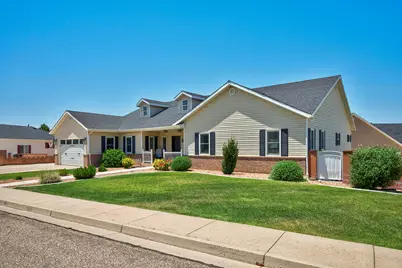 420 S Mesa Hills Dr, Cedar City, UT 84720 - Photo 2