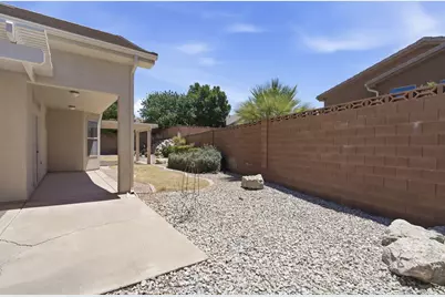 988 E Silver Falls Dr, Washington, UT 84780 - Photo 32
