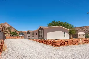 476 E Jessop Ave, Hildale, UT 84784 - Photo 2