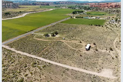 689 Utah 12, Cannonville, UT 84718 - Photo 8