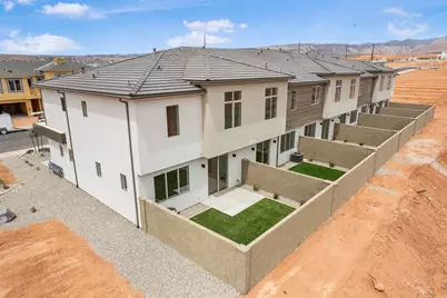 978 Manen St, Washington, UT 84780 - Photo 2