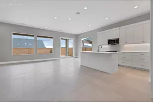 992 W Frank Ave, Toquerville, UT 84774 - Photo 8