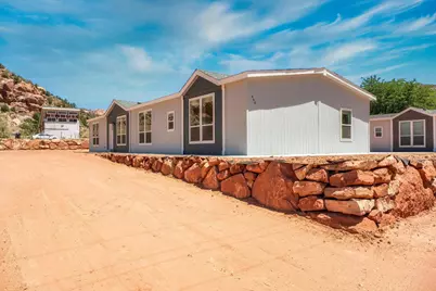 464 E Jessop Ave, Hildale, UT 84784 - Photo 2