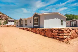 464 E Jessop Ave, Hildale, UT 84784 - Photo 2