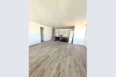 907 E Coyote Crest Dr, Washington, UT 84780 - Photo 4