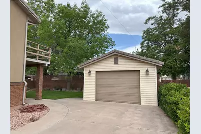 892 S Cambridge Dr, Saint George, UT 84770 - Photo 2