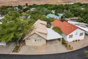 76 Redbluff Dr, Hurricane, UT 84737 - Photo 2