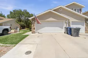 972 W 180 S, Hurricane, UT 84737 - Photo 2