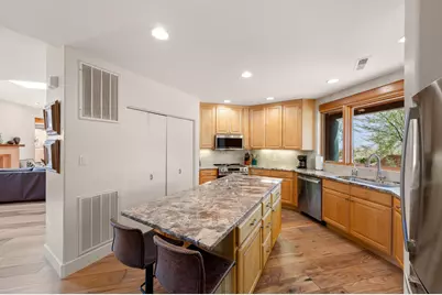 1215 Tuweap Dr, Ivins, UT 84738 - Photo 10