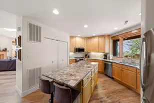 1215 Tuweap Dr, Ivins, UT 84738 - Photo 10