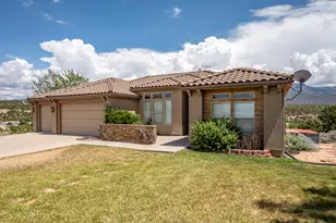 1387 S Hillcrest Dr, Cedar City, UT 84720 - Photo 2