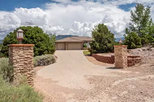 1387 S Hillcrest Dr, Cedar City, UT 84720 - Photo 4