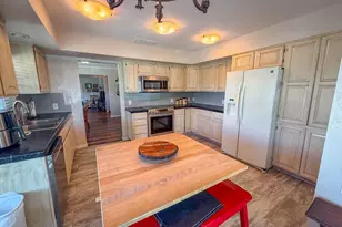 1272 E Chokeberry Dr, Saint George, UT 84790 - Photo 2