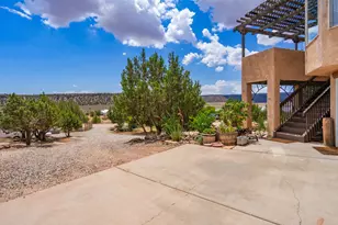 944 W Foothill Dr, Apple Valley, UT 84737 - Photo 6
