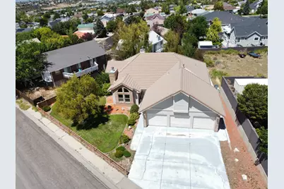 606 W Greens Lake Dr, Cedar City, UT 84720 - Photo 2