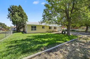 62 N 200 E St, Enterprise, UT 84725 - Photo 2