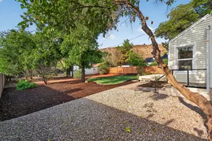 383 W 200 S, Saint George, UT 84770 - Photo 22