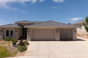 879 N Sandy Talus Dr, Washington, UT 84780 - Photo 2