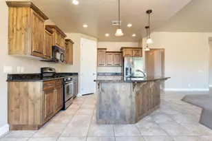 1100 W Waverley St, Washington, UT 84780 - Photo 14