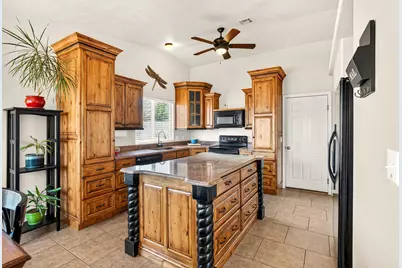 172 E 100 S, Ivins, UT 84738 - Photo 2