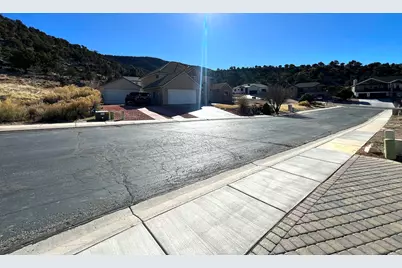 1082 E Matchstick Way, Cedar City, UT 84721 - Photo 8