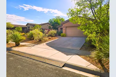 2158 N Silverstone Way, Washington, UT 84780 - Photo 2