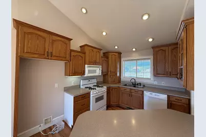 4212 N Quarterhorse Dr, Enoch, UT 84721 - Photo 8