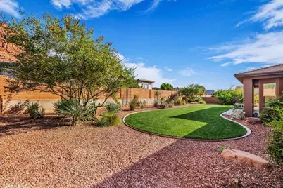 271 E 250 N, Ivins, UT 84738 - Photo 32