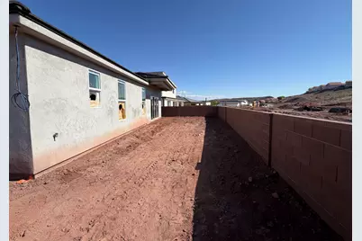 998 E Coyote Crest Dr, Washington, UT 84780 - Photo 6