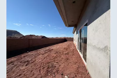 998 E Coyote Crest Dr, Washington, UT 84780 - Photo 8