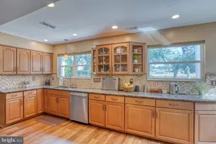 1275 N Farmview Dr, Dover, DE 19904 - Photo 2