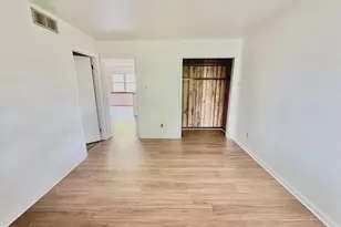 110 E 40th St, Wilmington, DE 19802 - Photo 2