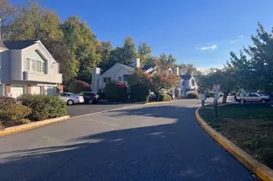 2307 Creekside Dr, Newark, DE 19711 - Photo 2