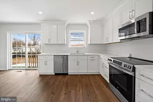 31 Memorial Dr, New Castle, DE 19720 - Photo 2