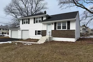 13 Center Cir, Wilmington, DE 19808 - Photo 2