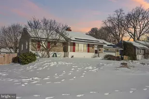 217 Southerland Dr, New Castle, DE 19720 - Photo 2