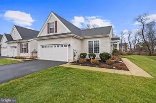 64 Grand National Ln, Newark, DE 19702 - Photo 2