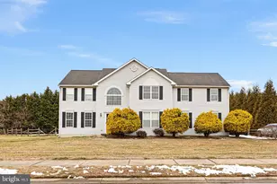 205 E Harvest Dr, New Castle, DE 19720 - Photo 2