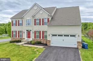 301 E Furrow Ln, Newark, DE 19702 - Photo 2