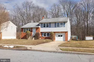 2817 E Oakland Dr, Wilmington, DE 19808 - Photo 2