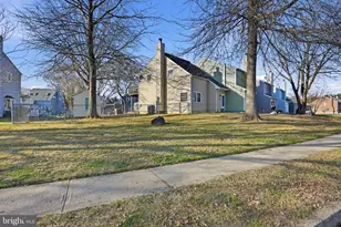 159 E Green Valley Cir, Newark, DE 19711 - Photo 2