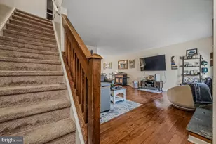 163 Valley Cir, Newark, DE 19711 - Photo 2