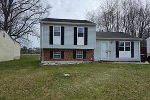 8 Sue Ln, Newark, DE 19711 - Photo 1