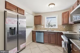 11 Oakmont Dr, New Castle, DE 19720 - Photo 2