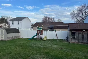 8 Honeysuckle Dr, Newark, DE 19702 - Photo 2