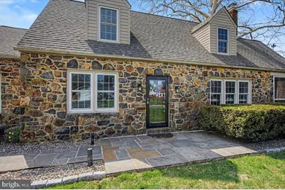 202 Llangollen Boulevard, New Castle, DE 19720 - Photo 2