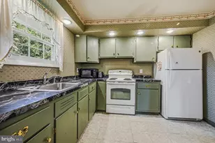 49 E Avon Dr, Claymont, DE 19703 - Photo 10