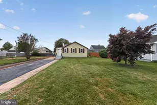 202 Minquadale Blvd, New Castle, DE 19720 - Photo 2