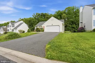 279 E Flagstone Dr, Newark, DE 19702 - Photo 2